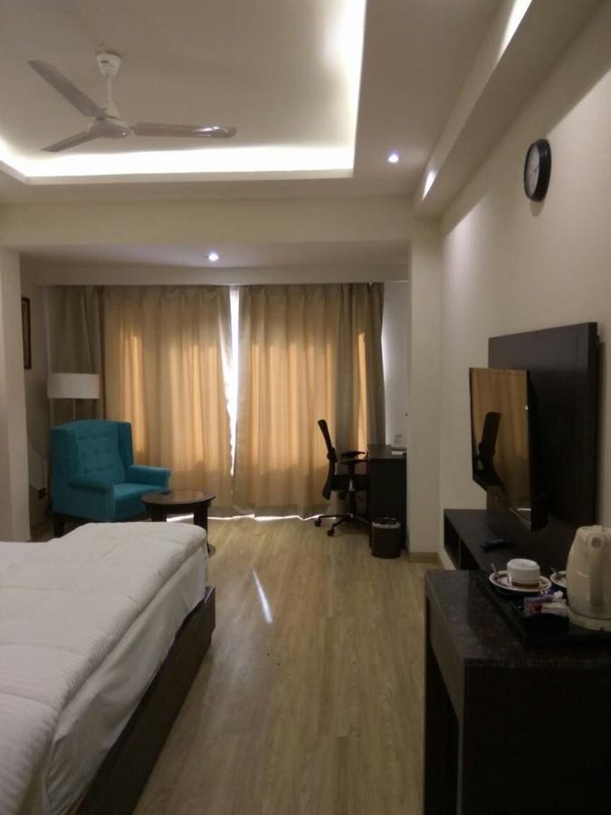 Hotel Surendra Vilas Бопал Екстериор снимка