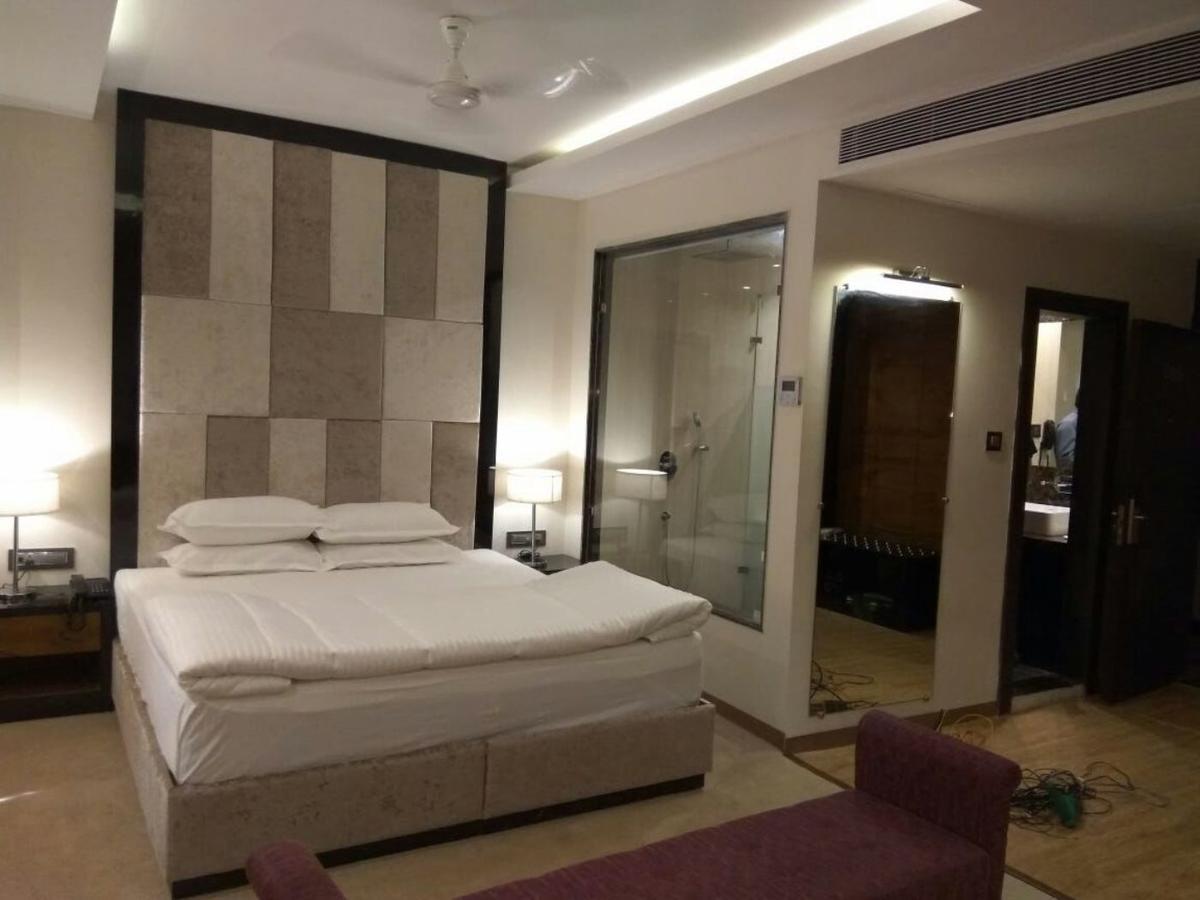 Hotel Surendra Vilas Бопал Екстериор снимка