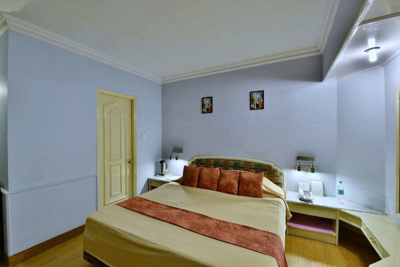 Hotel Surendra Vilas Бопал Екстериор снимка